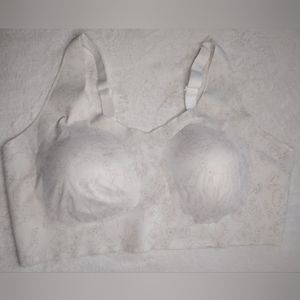 Bali Comfort Revolution Easylite Wireless Bra